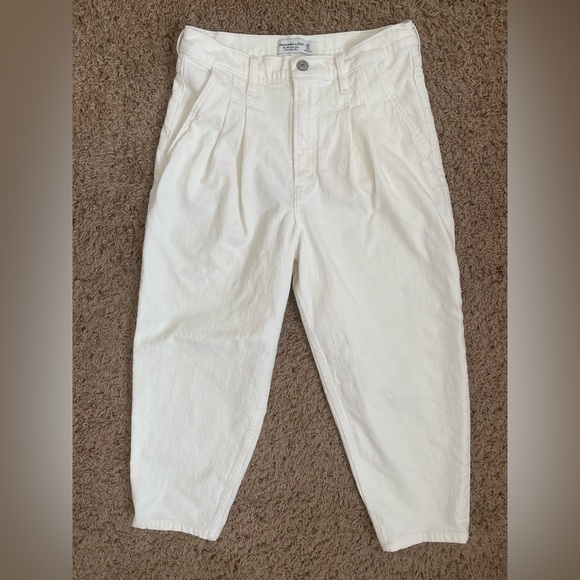 Abercrombie The 80’s Mom Jeans Ultra High Rise size 8 / 29 - Picture 1 of 10